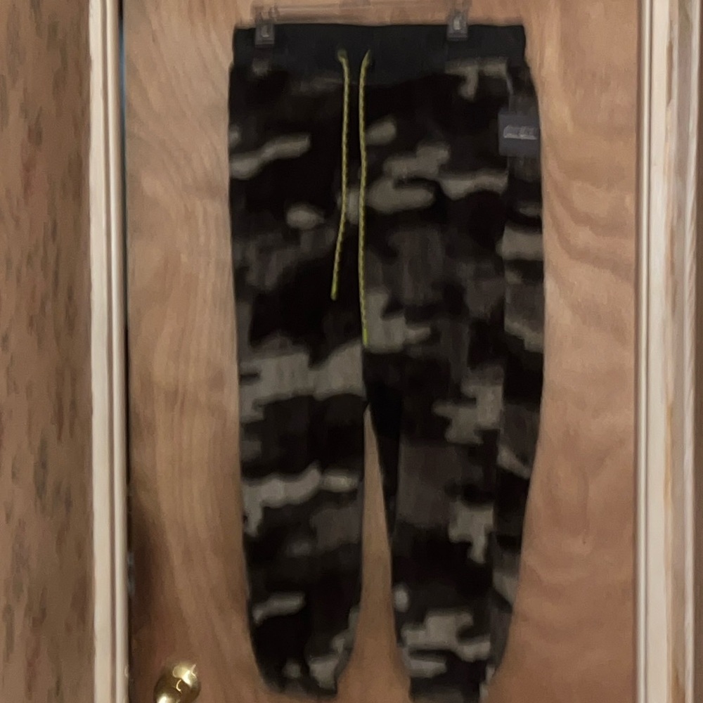 Eddie Bauer camouflage sweatpants brand new size small